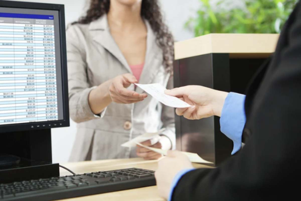 Il contratto introduce anche aggiornamenti significativi nell’ambito della trasformazione digitale, con un adeguamento delle indennità