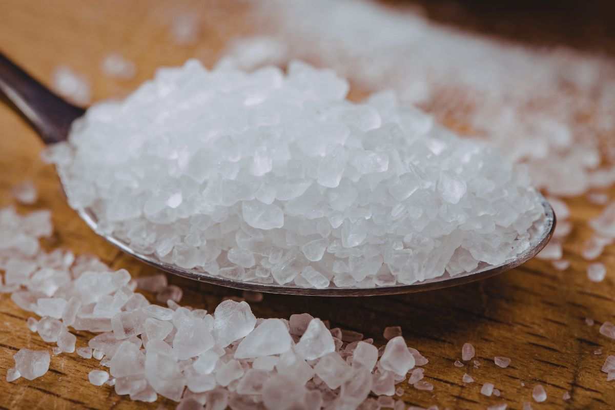 l'utilità del sale grosso in bagno