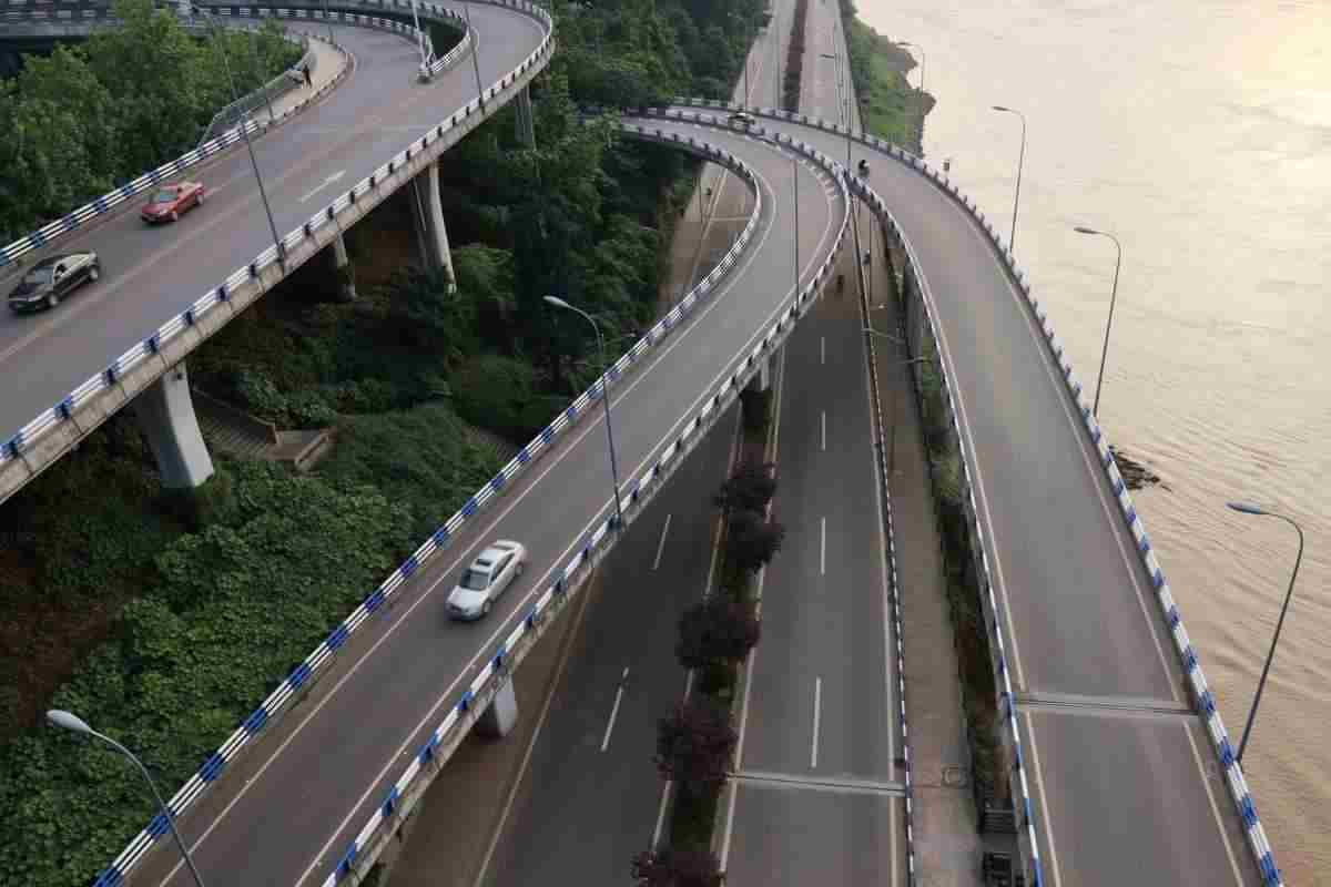 Questo svincolo metterebbe in crisi anche i guidatori più esperti