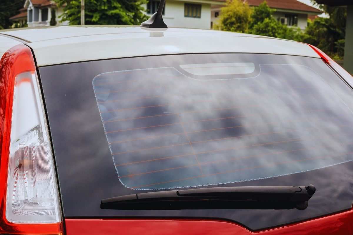 come risolvere il problema dei vetri dell'auto appannati