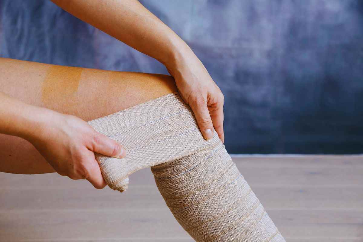 via il gonfiore delle gambe con le bende drenanti