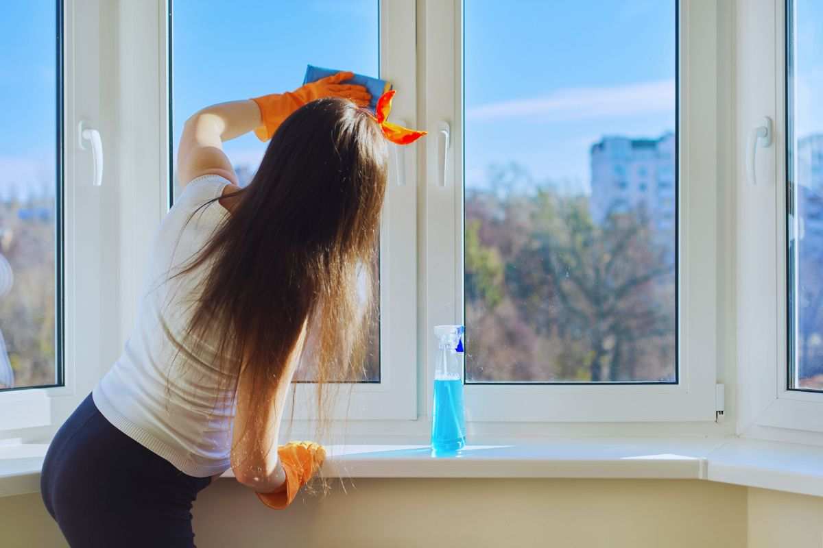 Vetri senza aloni con il trucco del cucchiaino